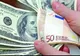 Leul crește față de euro dar scade tot mai mult față de dolar