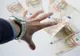Aproape jumătate dintre români vor să ia un credit în următoarele 6 luni