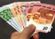 Euro, blocat de paralizia politică