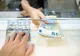 Euro scade spre nivelul de 4,75 lei