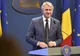 Finanțele iau banii cu găleata de la bănci și între două guverne