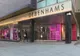 Un mare retailer de fashion a anunţat că închide toate magazinele