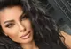 Dansatoare din buric, angajată pe un post călduț într-o companie strategică. Un make-up artist are grijă de sistemul energetic