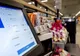 Un lanț de supermarketuri reangajează casierii și elimină casele automate. Cum s-a făcut de râs inteligența electronică?