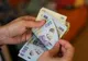 PUTEREA DE CUMPĂRARE A ROMÂNILOR SCADE ACCELERAT. IMPACTUL VA FI RESIMȚIT ȘI ASUPRA RATELOR BANCARE  