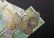 Leul a picat din nou. Moneda națională pierde teren în fața principalelor valute